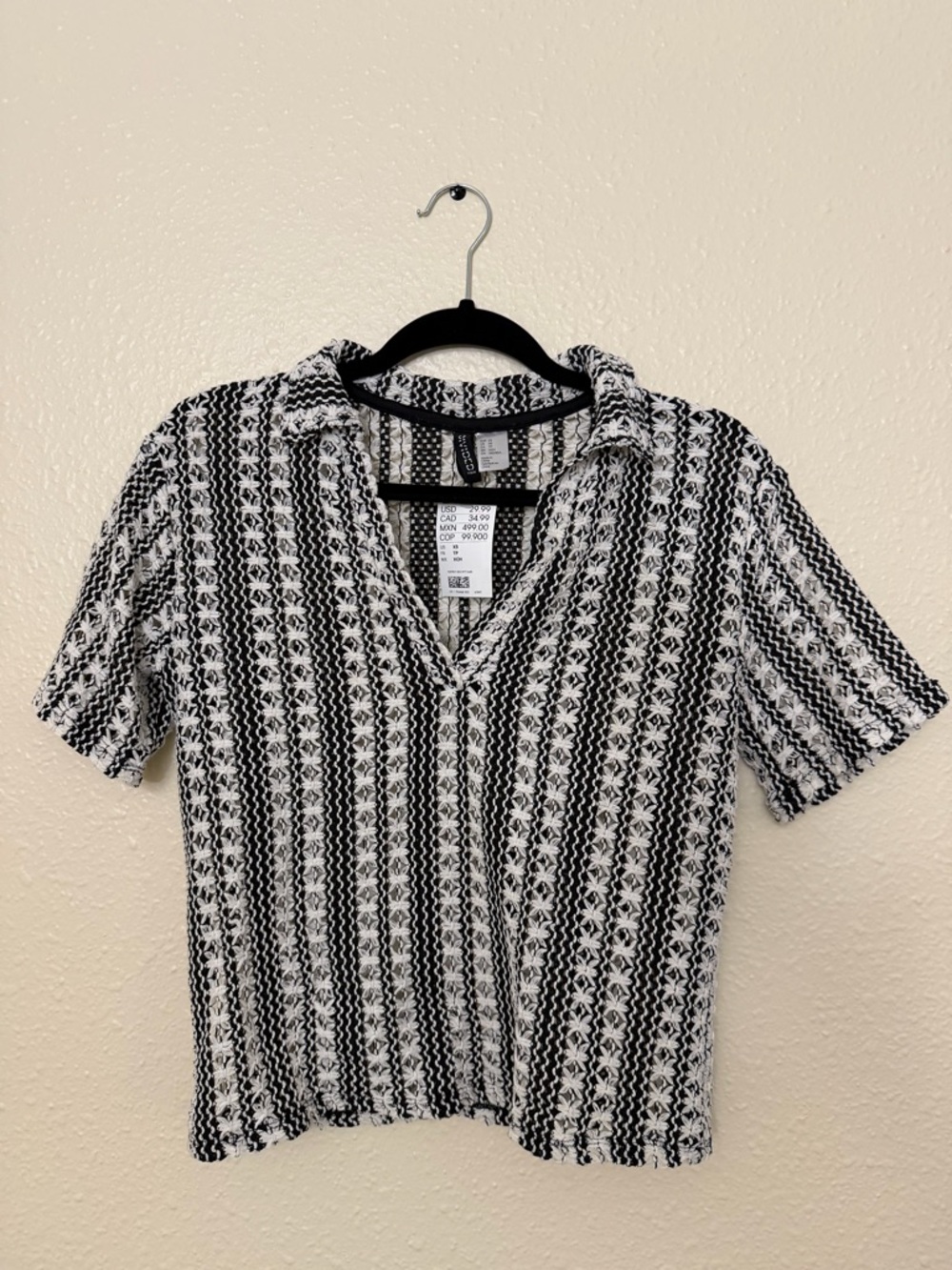 H&M Black and White Short Sleeve Resort Top NWT